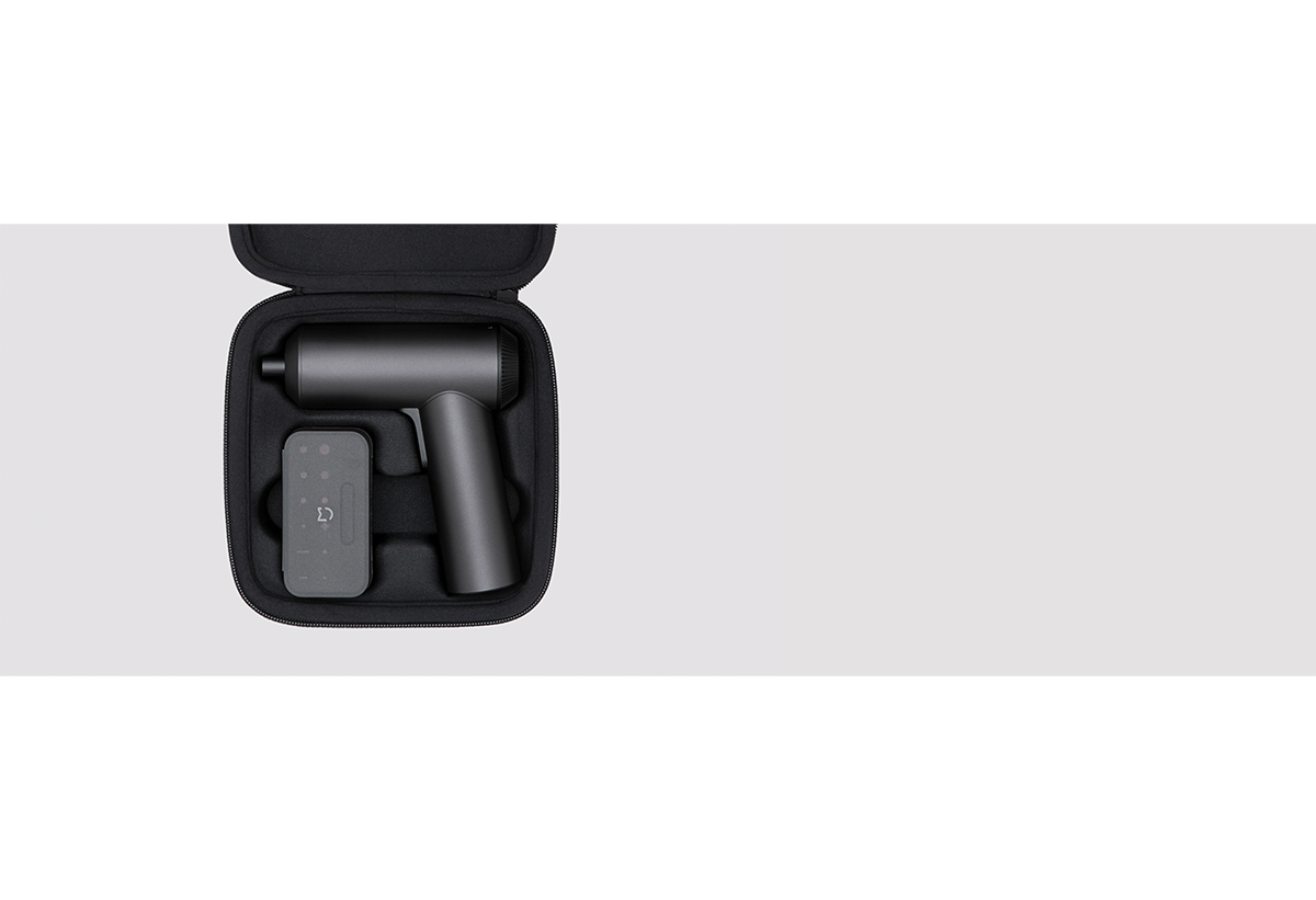 Απεικονίζεται η θήκη ανοιχτή. Μέσα βρίσκονται η συσκευή και οι μύτες.